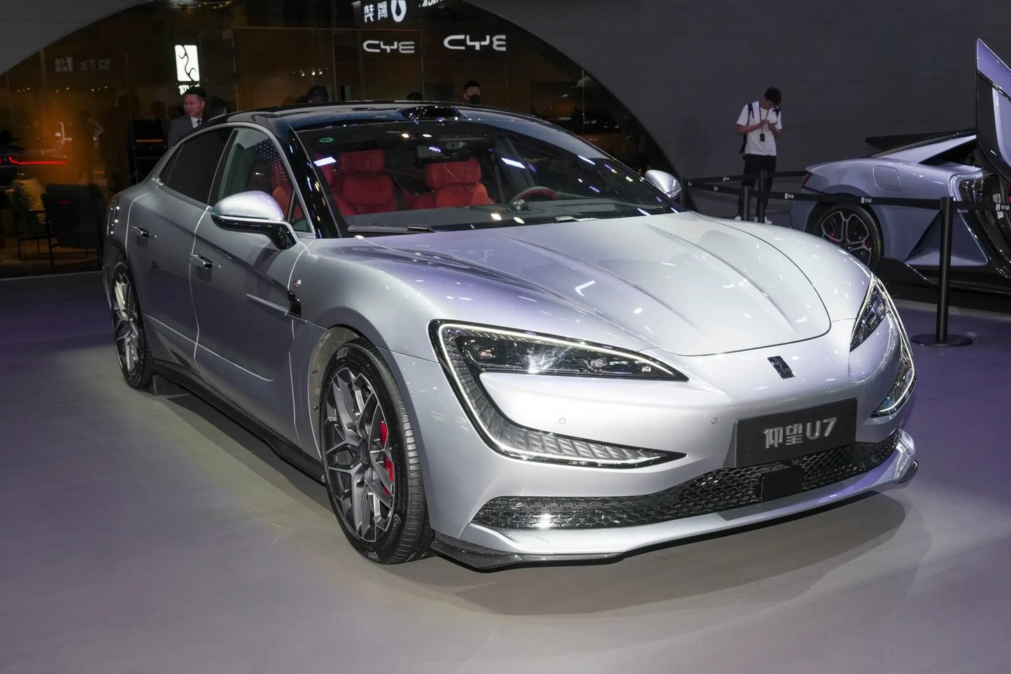 Yangwang Взгляд вверх на U7 - Гибридный PHEV