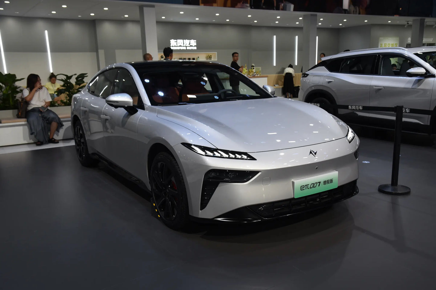 Dongfeng eπ007-Гибридный REEV