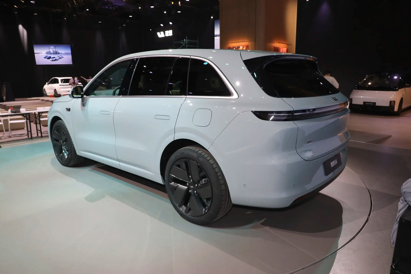 Li Auto L6-гибрид REEV