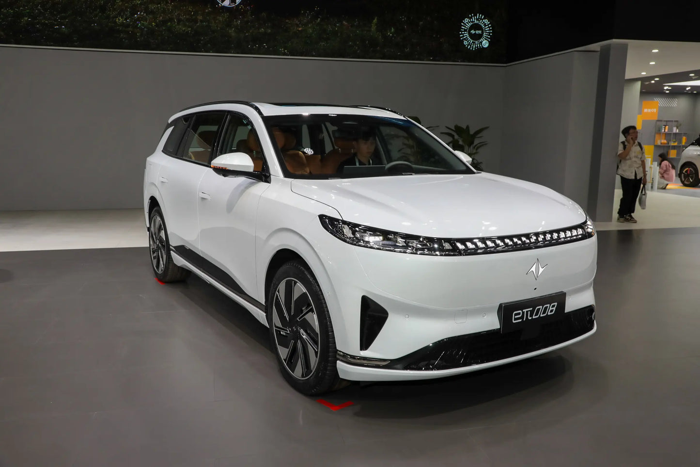Dongfeng eπ008-Гибридный REEV