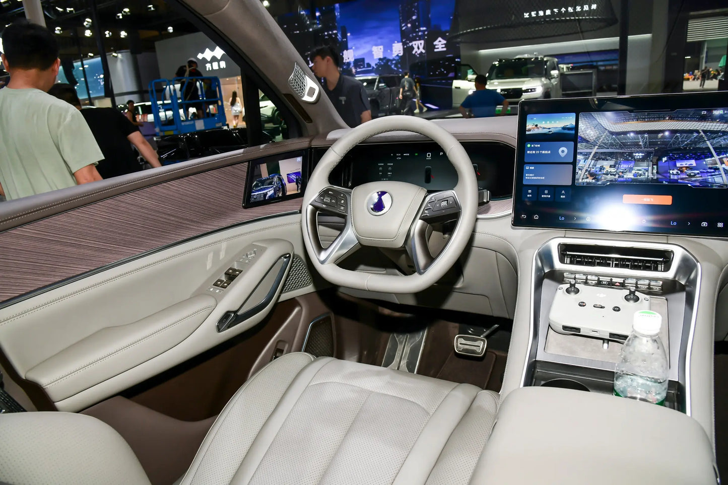 Denza Denza N9 DM -Гибридный PHEV