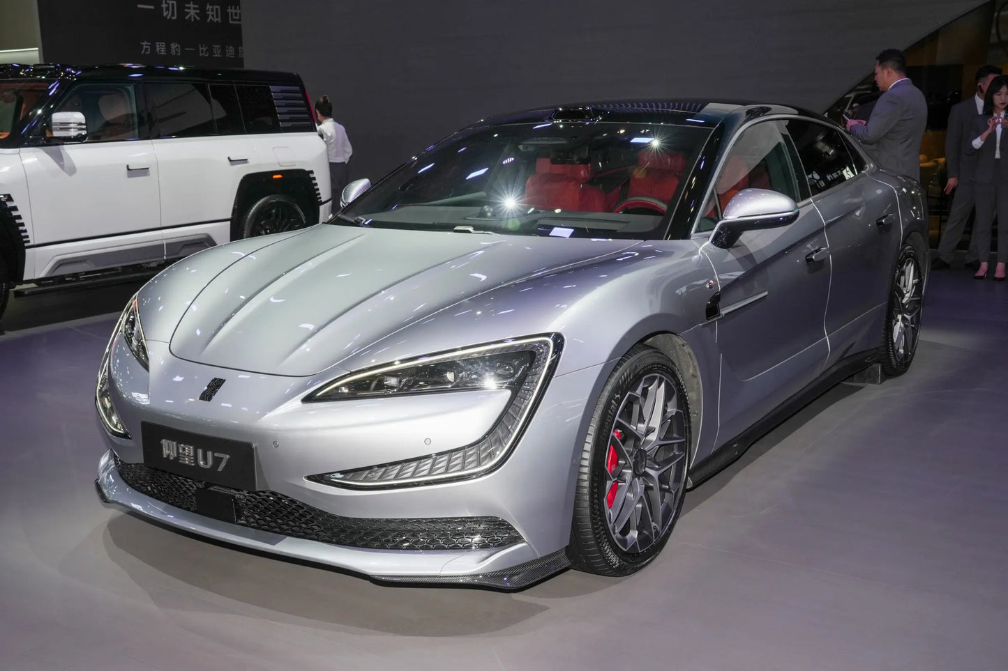 Yangwang Взгляд вверх на U7 - Гибридный PHEV
