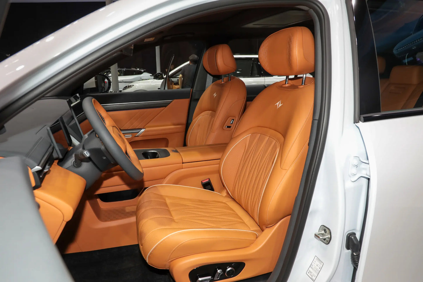Dongfeng eπ008 - Hybrid REEV