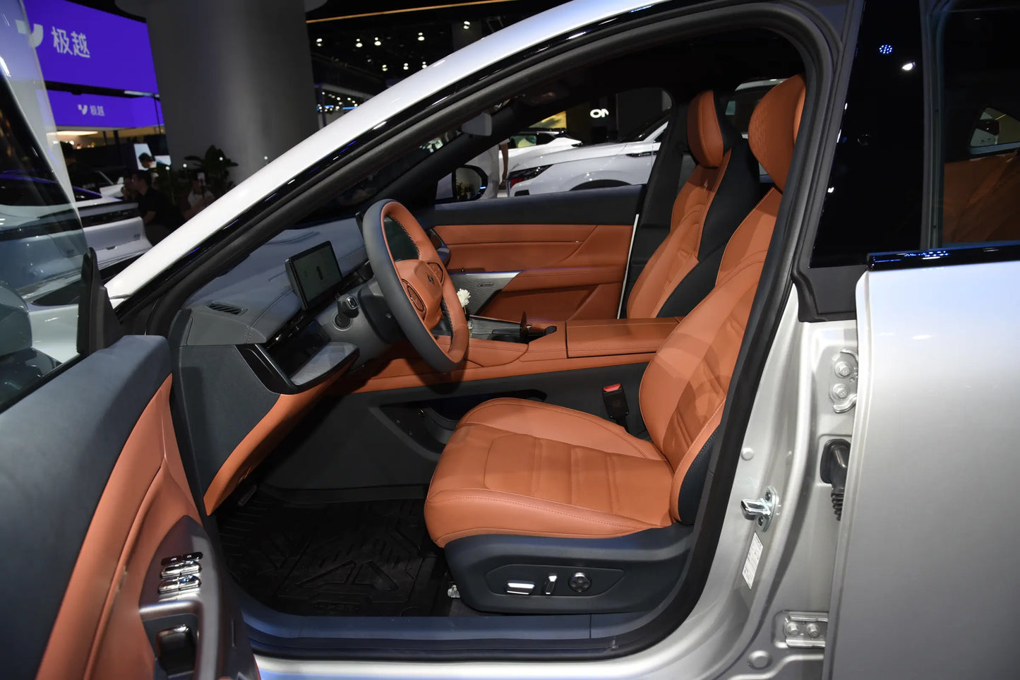 Dongfeng eπ007-Гибридный REEV