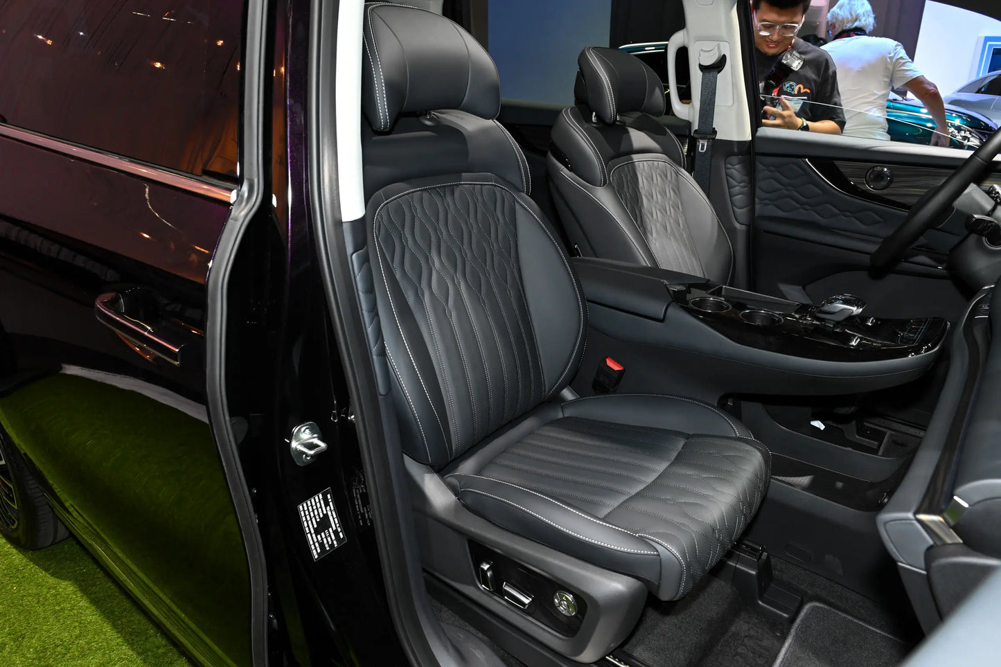 Dongfeng Forthing Wind Planet Ocean V9 - Hybrid PHEV