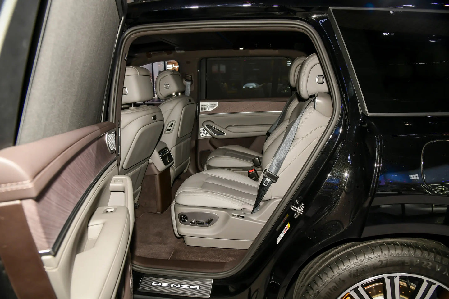 Denza Denza N9 DM -Гибридный PHEV